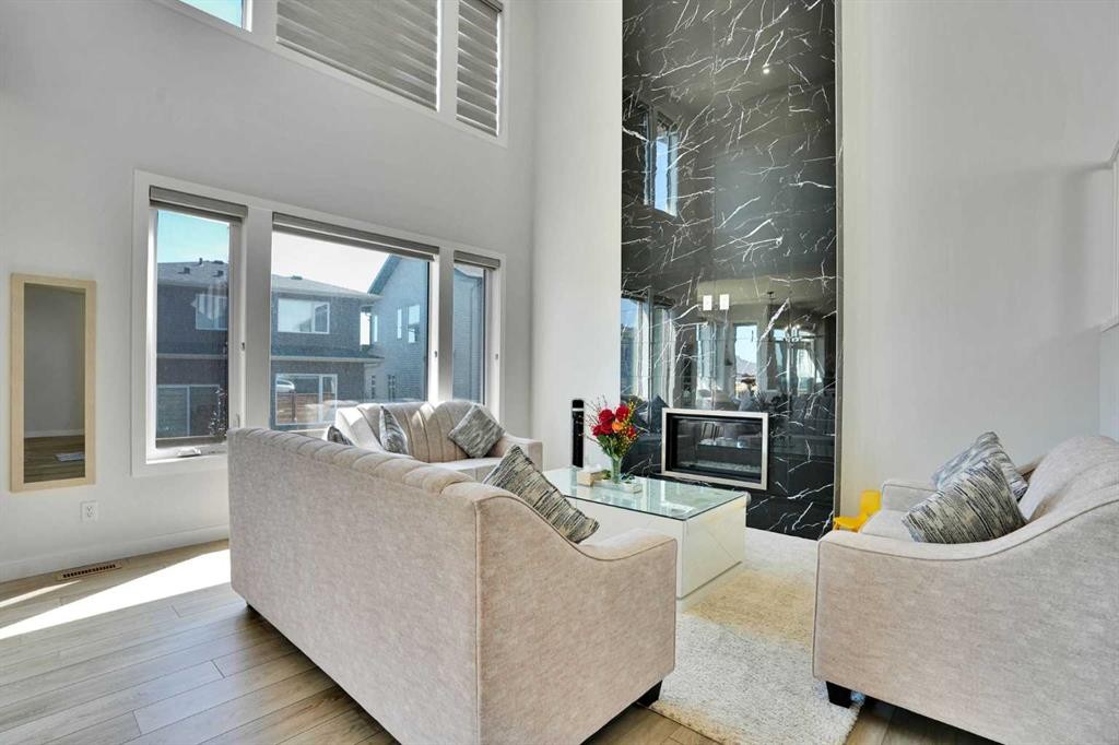 45 Dawson Gardens, Chestermere, AB - Indoor Photo Showing Living Room