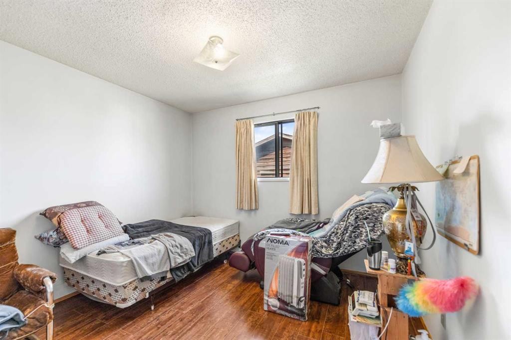 6772 Temple Drive Ne, Calgary, AB - Indoor Photo Showing Other Room