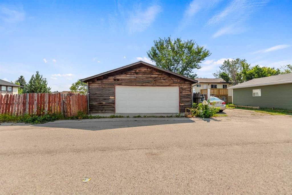 6772 Temple Drive Ne, Calgary, AB - Outdoor