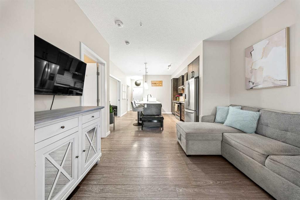 105-2231 Mahogany Boulevard Se, Calgary, AB - Indoor Photo Showing Living Room