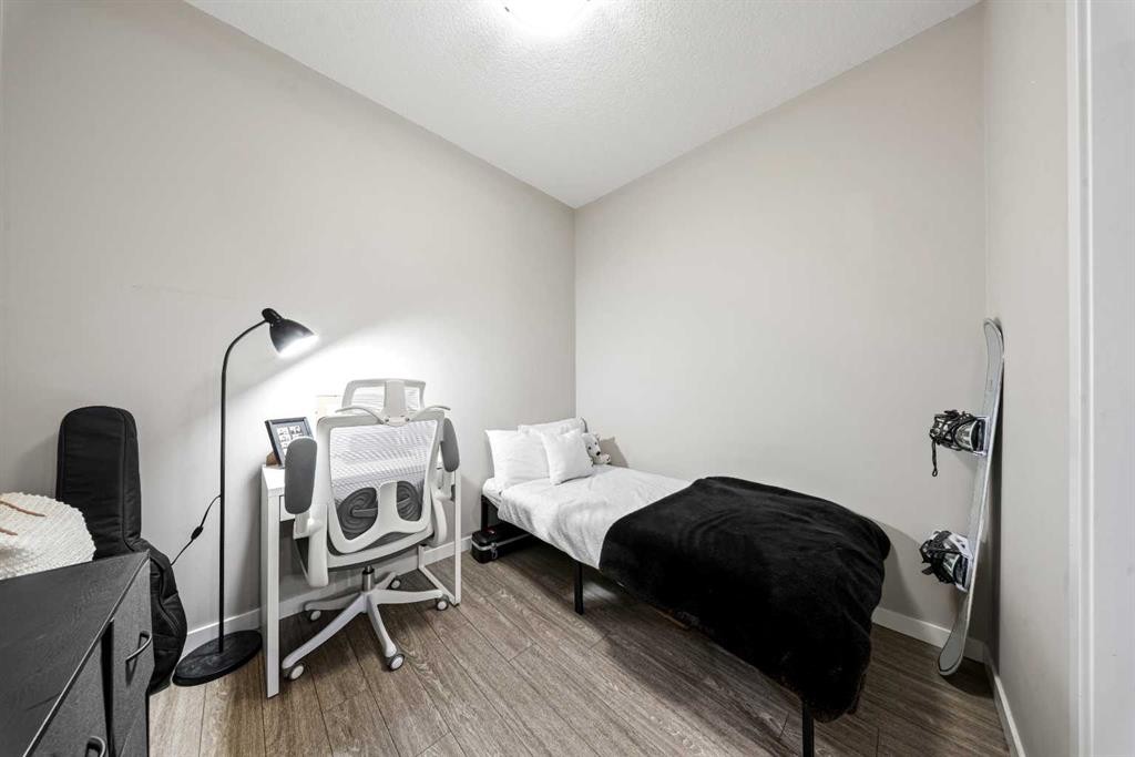 105-2231 Mahogany Boulevard Se, Calgary, AB - Indoor Photo Showing Bedroom