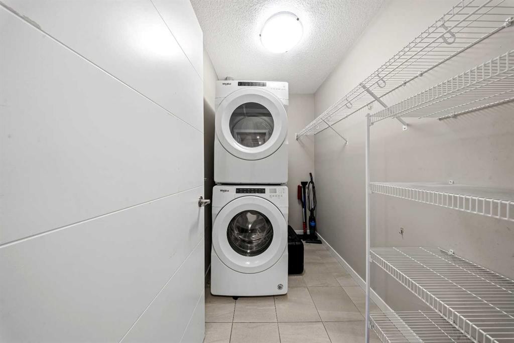 105-2231 Mahogany Boulevard Se, Calgary, AB - Indoor Photo Showing Laundry Room