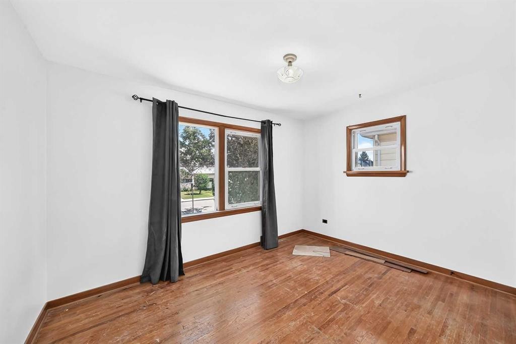 1701 32 Street Sw, Calgary, AB - Indoor Photo Showing Other Room