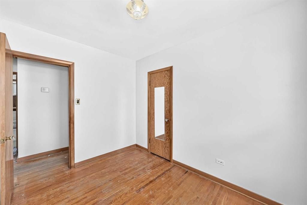 1701 32 Street Sw, Calgary, AB - Indoor Photo Showing Other Room