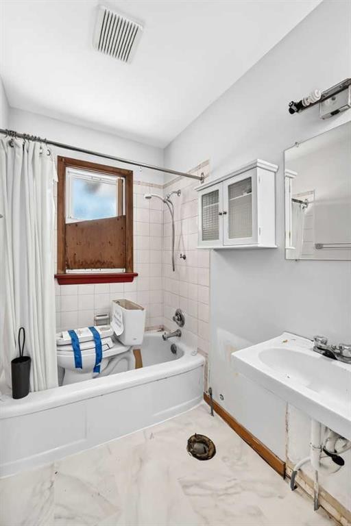 1701 32 Street Sw, Calgary, AB - Indoor Photo Showing Bathroom
