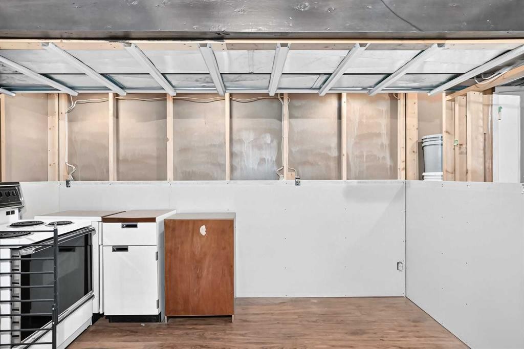 1701 32 Street Sw, Calgary, AB - Indoor