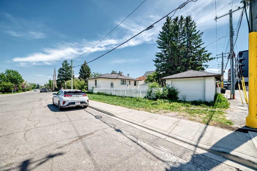 1701 32 Street Sw, Calgary, AB - Outdoor