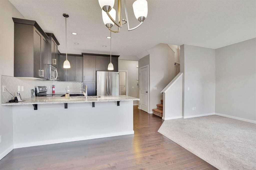 531 Evansborough Way Nw, Calgary, AB - Indoor Photo Showing Kitchen With Upgraded Kitchen
