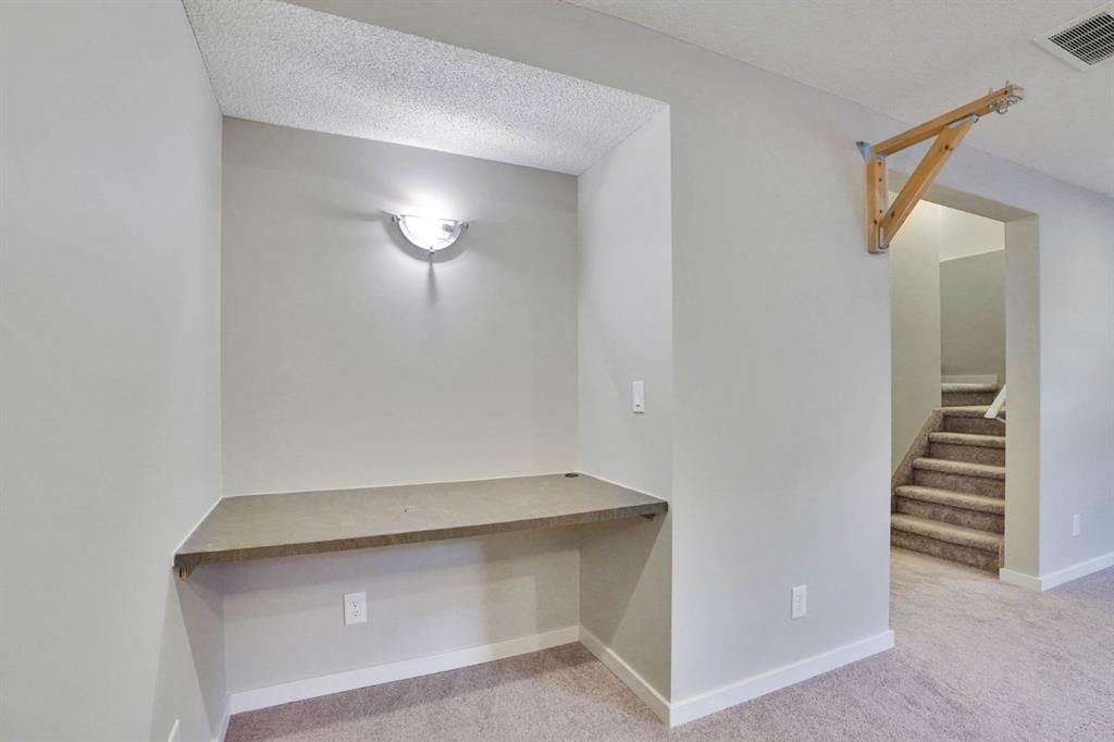 531 Evansborough Way Nw, Calgary, AB - Indoor Photo Showing Other Room