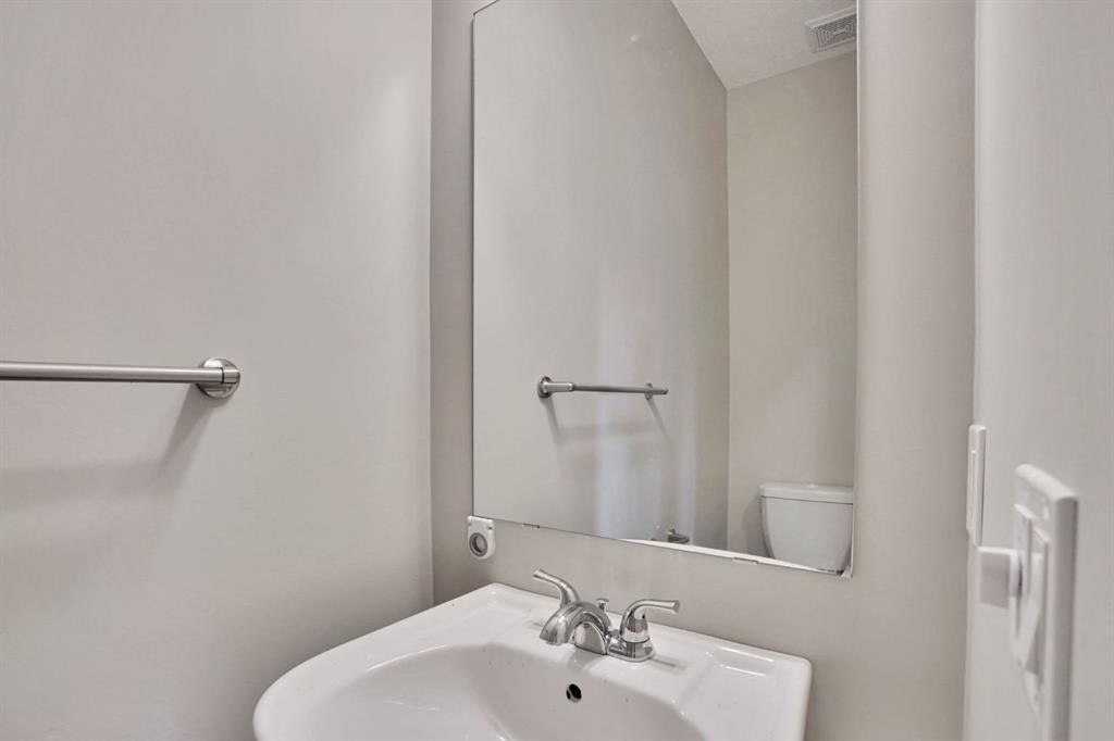 531 Evansborough Way Nw, Calgary, AB - Indoor Photo Showing Bathroom
