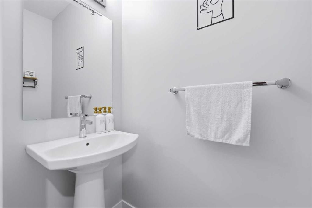 51 Setonstone Row Se, Calgary, AB - Indoor Photo Showing Bathroom
