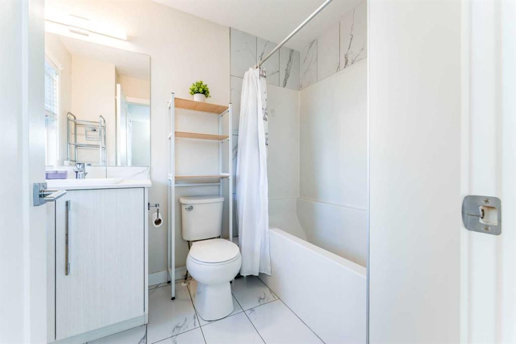 402-72 Cornerstone Manor Ne, Calgary, AB - Indoor Photo Showing Bathroom