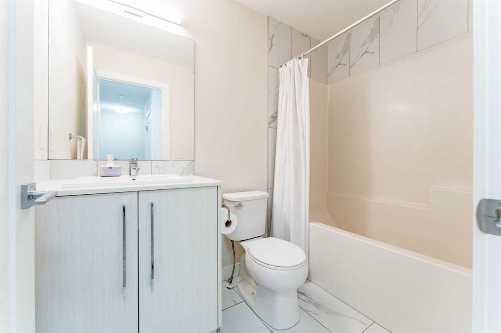 402-72 Cornerstone Manor Ne, Calgary, AB - Indoor Photo Showing Bathroom