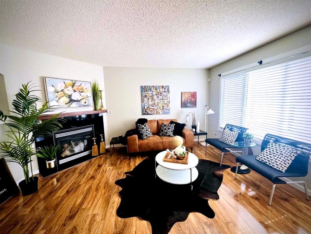 615 Copperfield Boulevard Se, Calgary, AB - Indoor Photo Showing Living Room