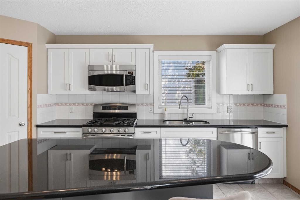 142 Riverview Circle Se, Calgary, AB - Indoor Photo Showing Kitchen With Stainless Steel Kitchen