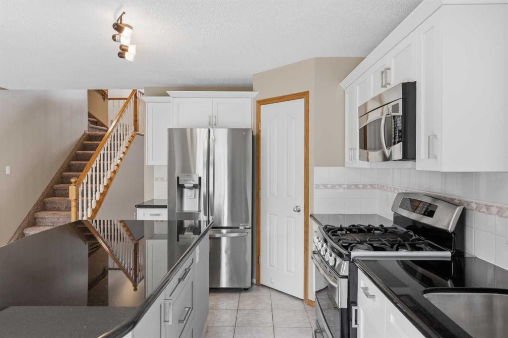 142 Riverview Circle Se, Calgary, AB - Indoor Photo Showing Kitchen With Stainless Steel Kitchen