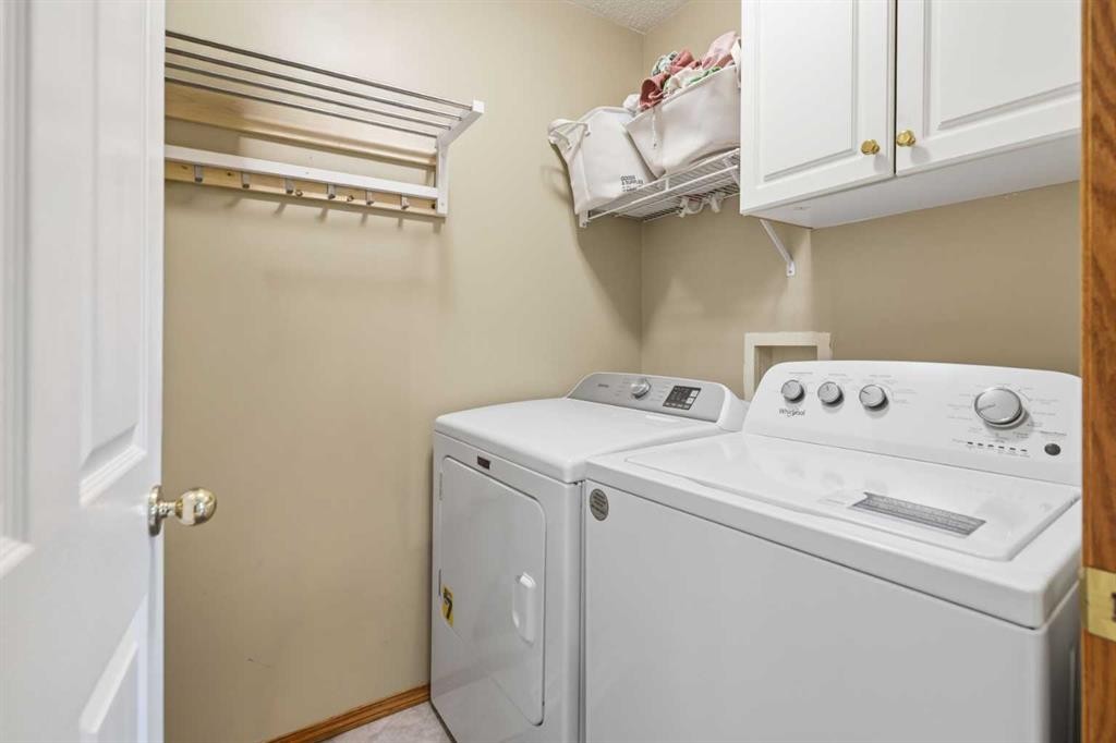 142 Riverview Circle Se, Calgary, AB - Indoor Photo Showing Laundry Room