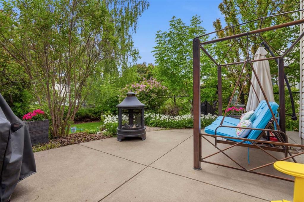 142 Riverview Circle Se, Calgary, AB - Outdoor