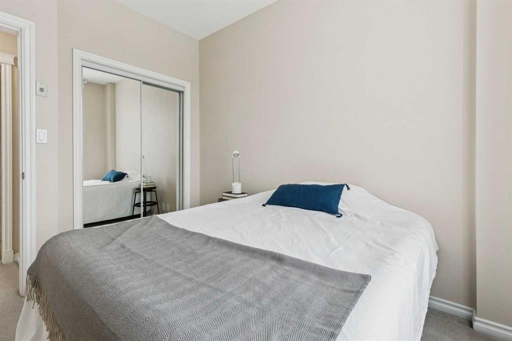 705-1726 14 Avenue Nw, Calgary, AB - Indoor Photo Showing Bedroom