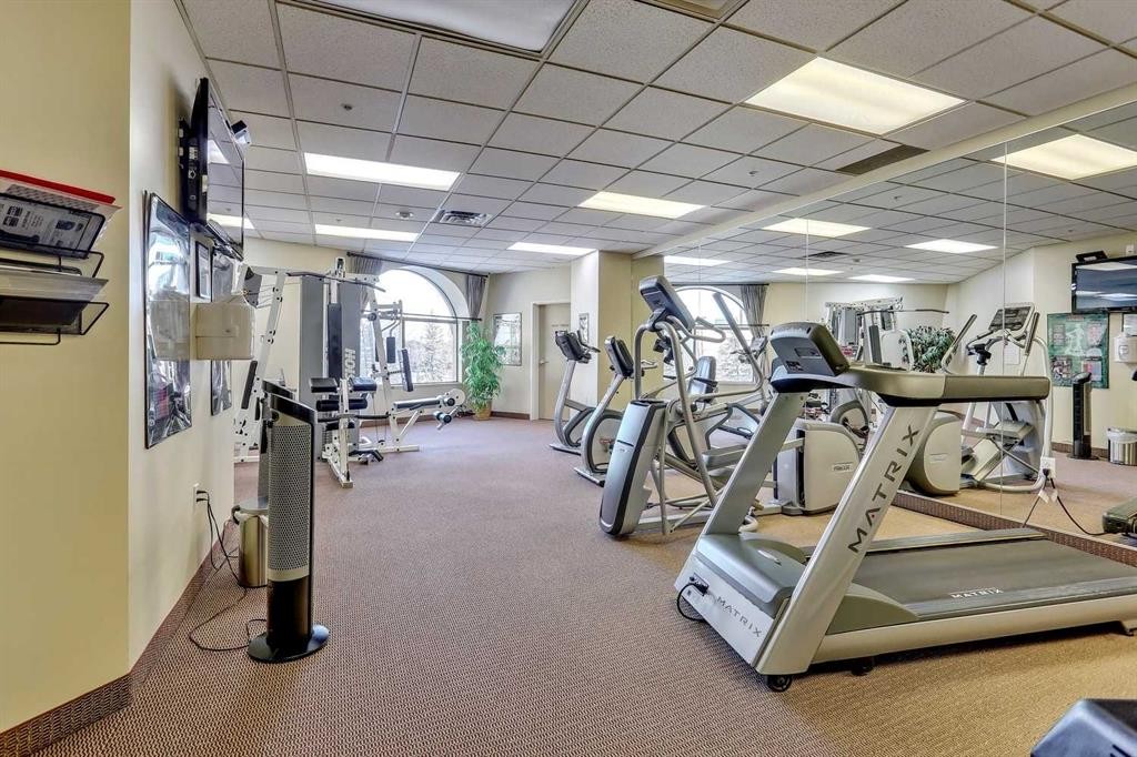 705-1726 14 Avenue Nw, Calgary, AB - Indoor Photo Showing Gym Room