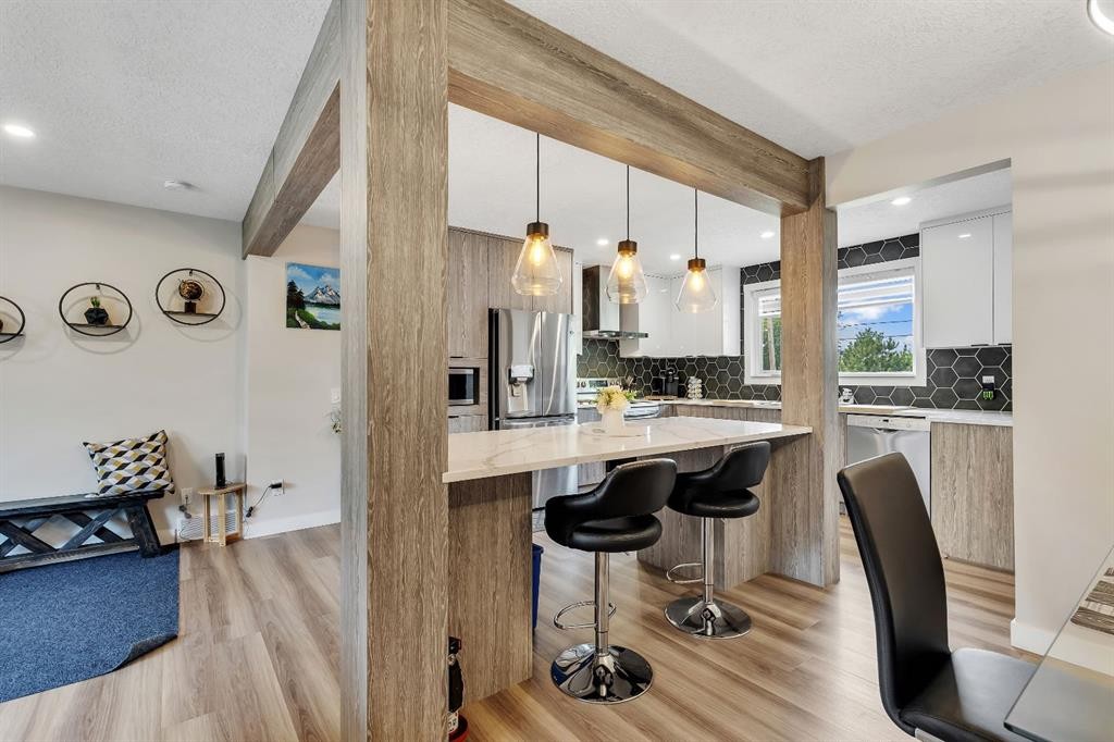 8031 Huntwick Hill Ne, Calgary, AB - Indoor