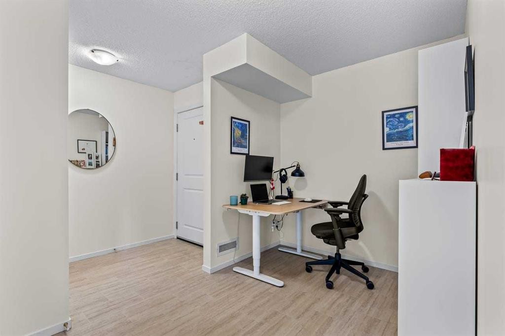 2201-81 Legacy Boulevard Se, Calgary, AB - Indoor Photo Showing Office