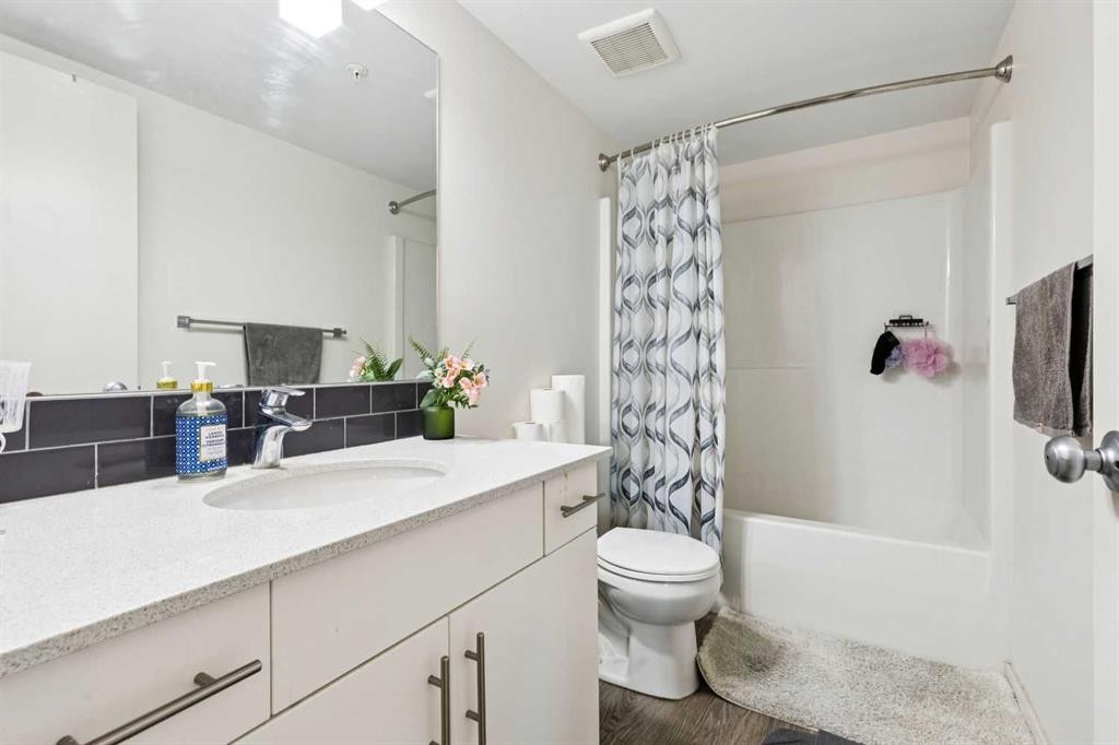 2115-181 Skyview Ranch Manor Ne, Calgary, AB - Indoor Photo Showing Bathroom