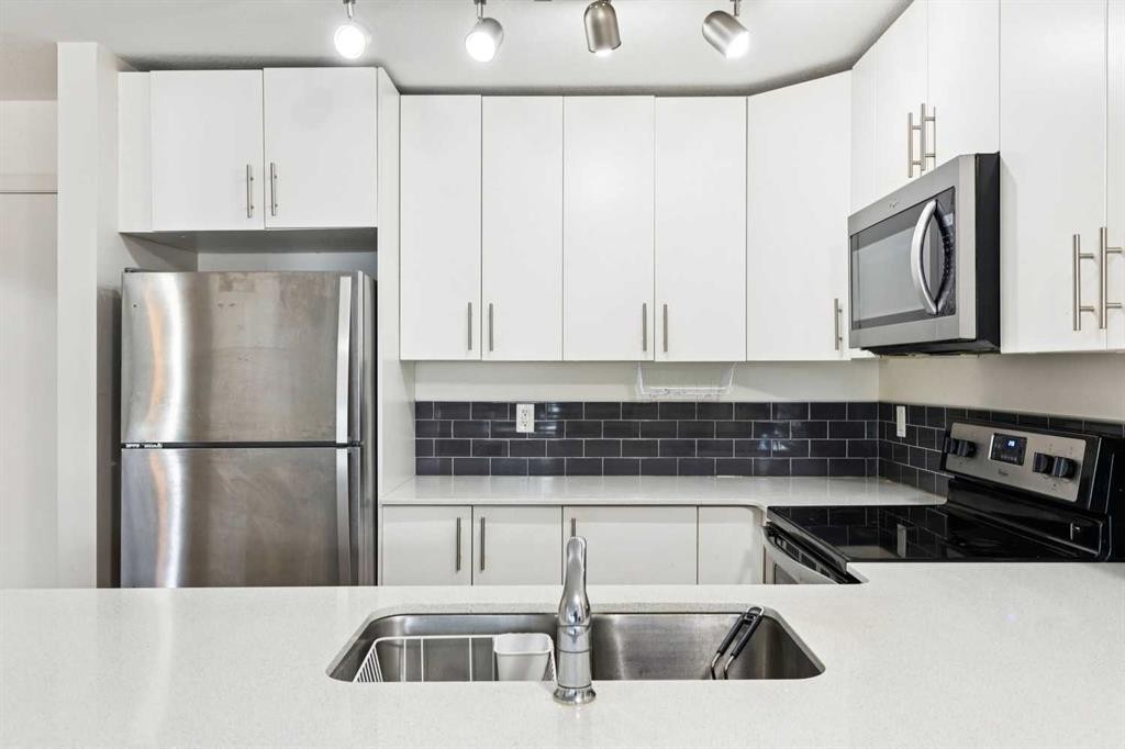 2115-181 Skyview Ranch Manor Ne, Calgary, AB - Indoor Photo Showing Kitchen With Stainless Steel Kitchen With Double Sink With Upgraded Kitchen