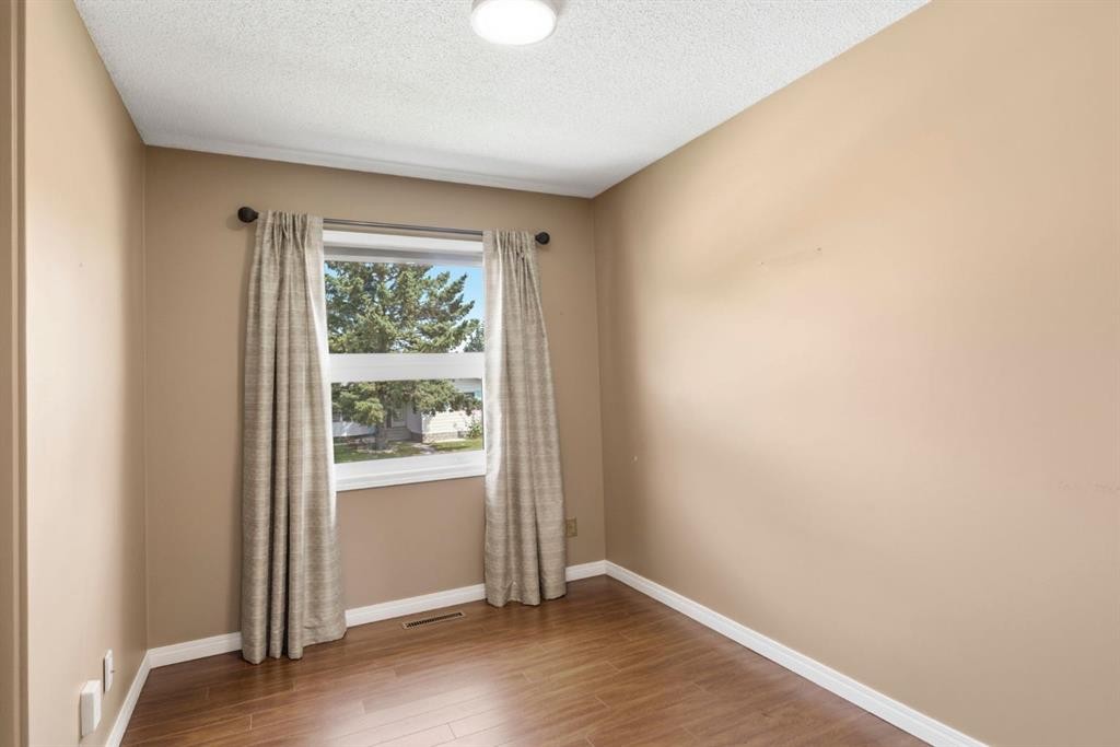 160 Marbrooke Circle Ne, Calgary, AB - Indoor Photo Showing Other Room