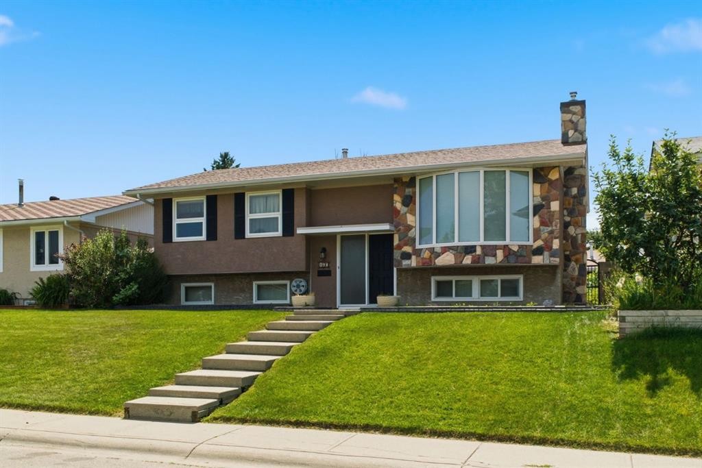 160 Marbrooke Circle Ne, Calgary, AB - Outdoor With Facade