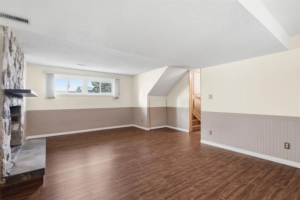 160 Marbrooke Circle Ne, Calgary, AB - Indoor Photo Showing Other Room