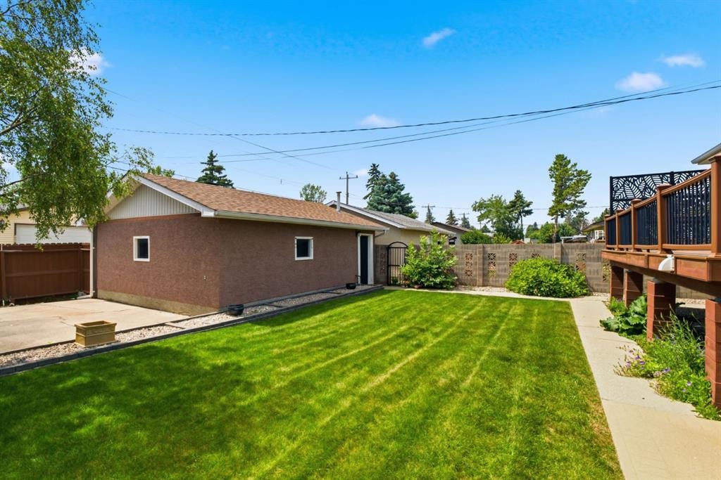 160 Marbrooke Circle Ne, Calgary, AB - Outdoor With Exterior