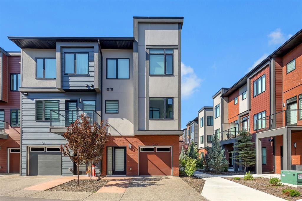 213 Greenbriar Common Nw, Calgary, AB - Outdoor With Facade