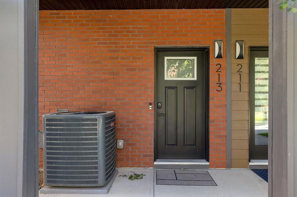 213 Greenbriar Common Nw, Calgary, AB - Outdoor With Exterior