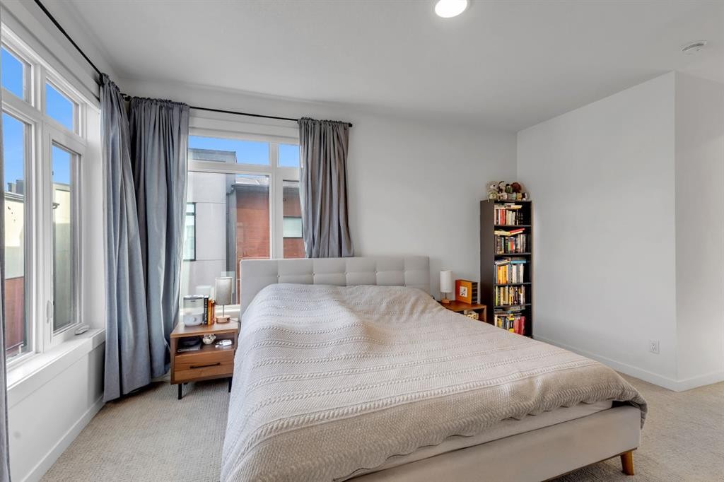 213 Greenbriar Common Nw, Calgary, AB - Indoor Photo Showing Bedroom