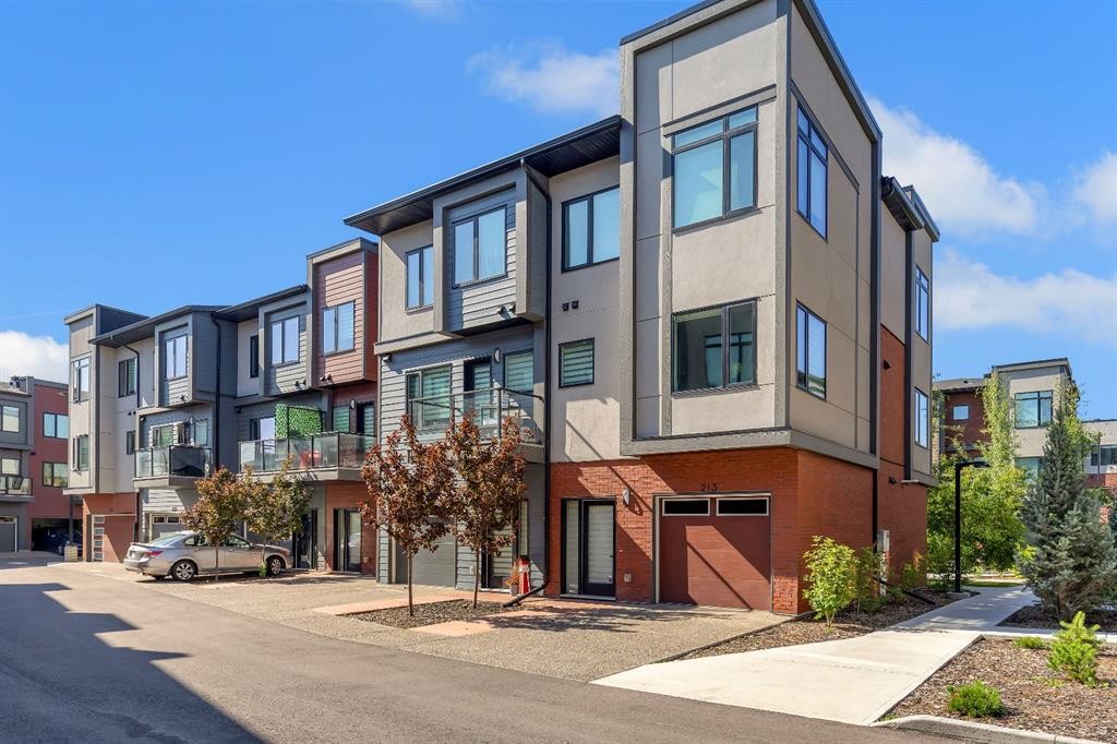 213 Greenbriar Common Nw, Calgary, AB - Outdoor With Balcony