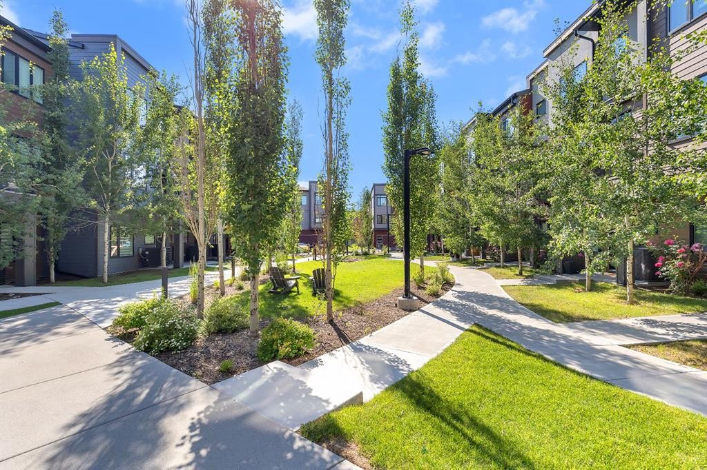 213 Greenbriar Common Nw, Calgary, AB - Outdoor