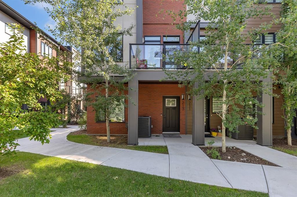 213 Greenbriar Common Nw, Calgary, AB - Outdoor With Balcony