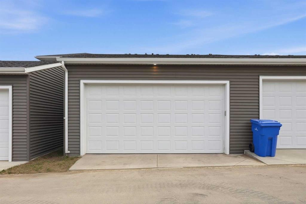 154 Merganser Drive West, Chestermere, AB - Outdoor With Exterior