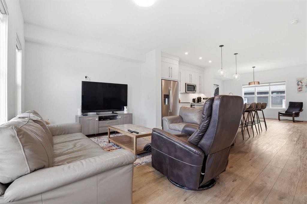 154 Merganser Drive West, Chestermere, AB - Indoor Photo Showing Living Room