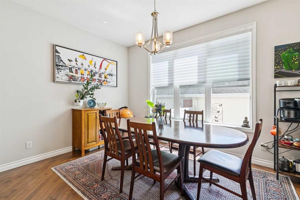 4008 Garrison Boulevard Sw, Calgary, AB - Indoor Photo Showing Dining Room