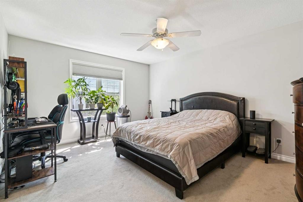 4008 Garrison Boulevard Sw, Calgary, AB - Indoor Photo Showing Bedroom