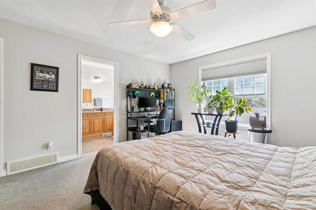 4008 Garrison Boulevard Sw, Calgary, AB - Indoor Photo Showing Bedroom