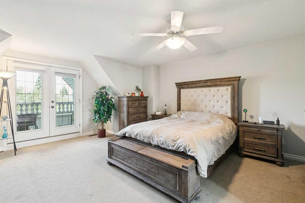 4008 Garrison Boulevard Sw, Calgary, AB - Indoor Photo Showing Bedroom