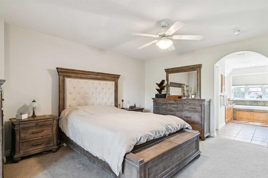 4008 Garrison Boulevard Sw, Calgary, AB - Indoor Photo Showing Bedroom