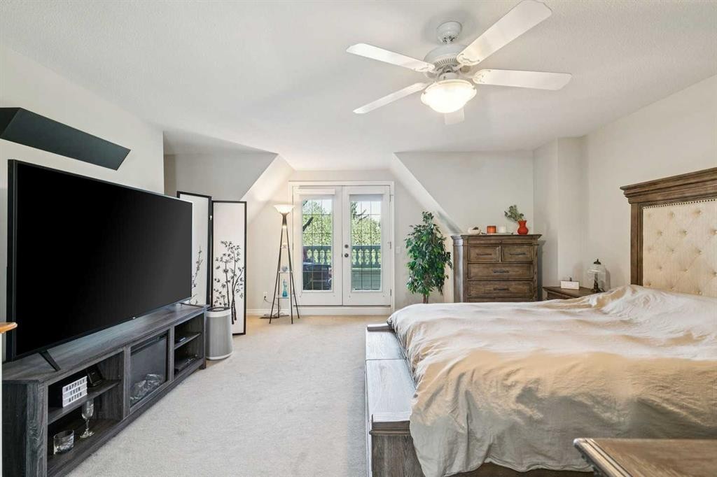 4008 Garrison Boulevard Sw, Calgary, AB - Indoor Photo Showing Bedroom