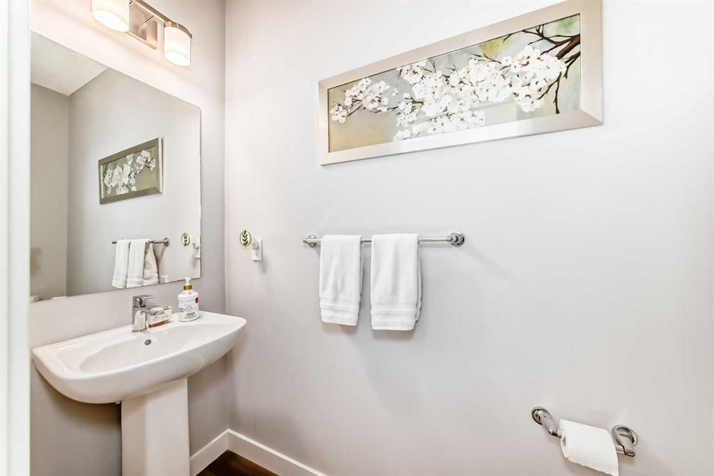 20893 Main Street Se, Calgary, AB - Indoor Photo Showing Bathroom