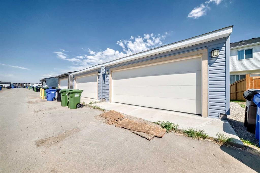 20893 Main Street Se, Calgary, AB - Outdoor