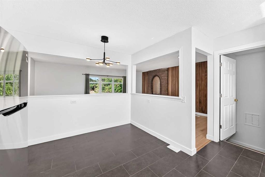 311 72 Avenue Ne, Calgary, AB - Indoor Photo Showing Other Room