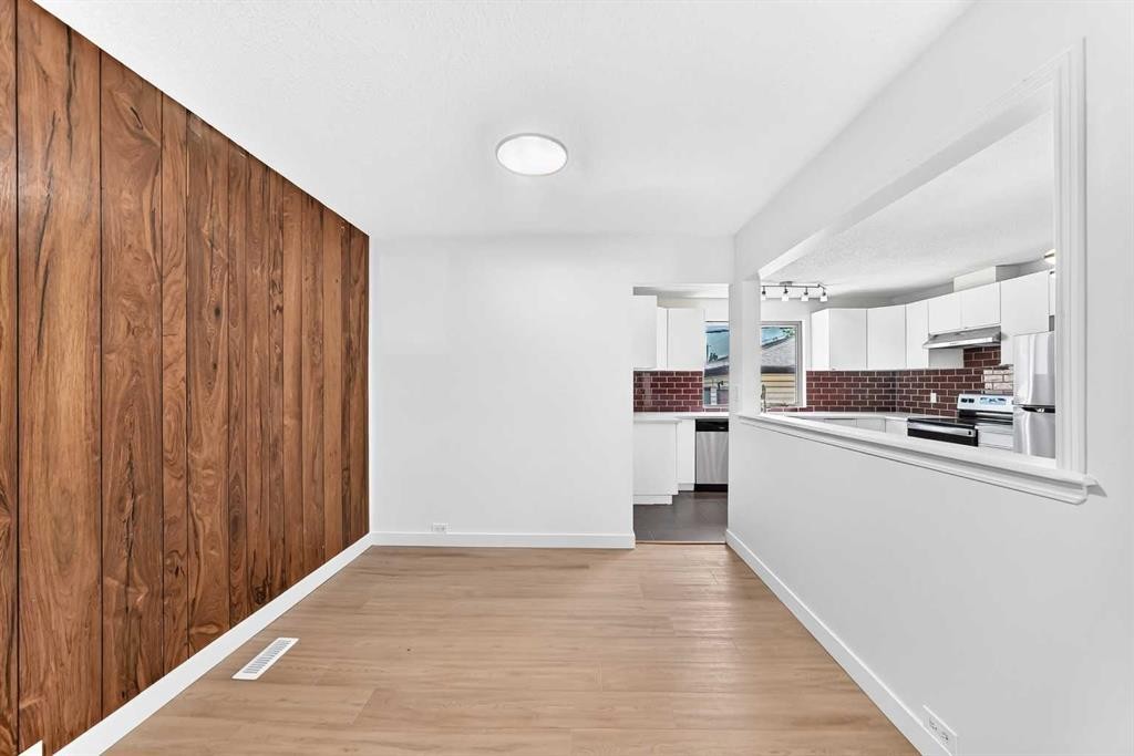 311 72 Avenue Ne, Calgary, AB - Indoor Photo Showing Other Room